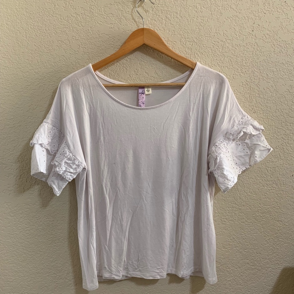 White Top with lacy sleeves